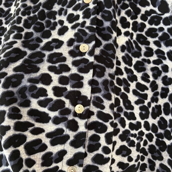 Nuage Bleu made on Maui Elegant Black, Gray and White Button Down Shirt. - Picture 6 of 11